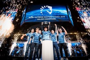 Quadro-assinado-pela-Team-Liquid-será-leiloado