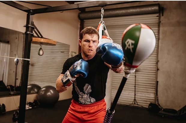 V Deo Canelo Lvarez Nocauteia Russo Fatura T Tulo Em Quarta Divis O E Faz Hist Ria No Boxe