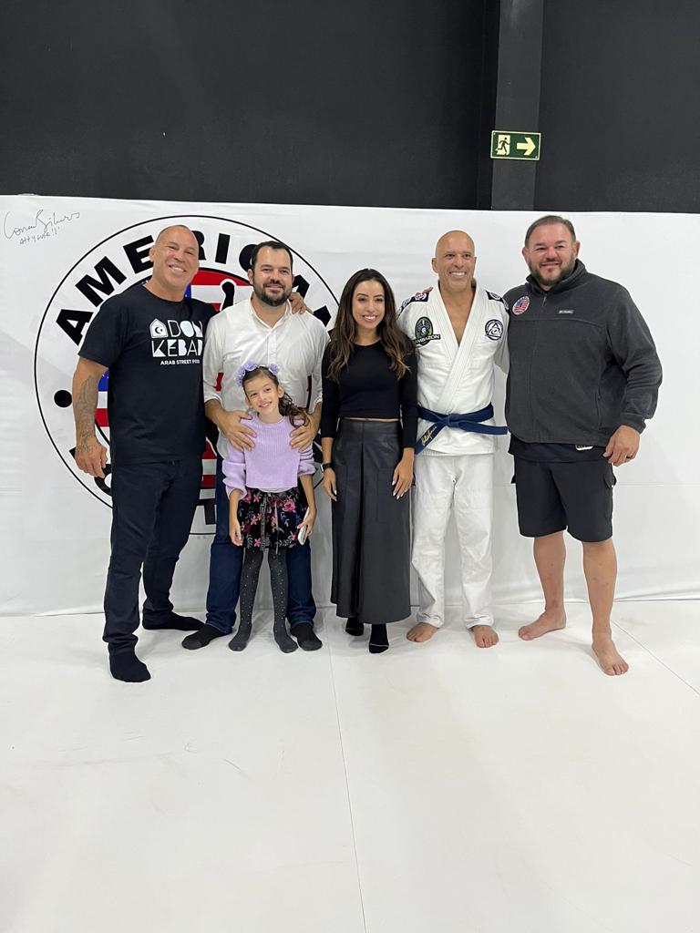 Wanderlei Silva, Bruno Cividini e família, Royce Gracie e Conan Silveira na ATT em Curitiba (Foto: Divulgação)