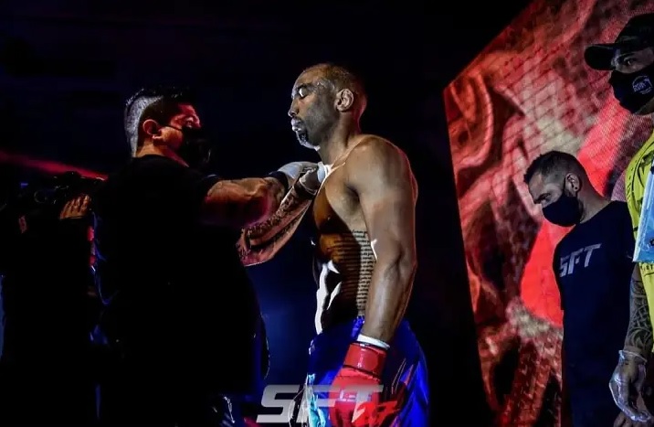 Campeão no Kickboxing, Alex Canguru quer brilhar também no MMA (Foto: SFT)
