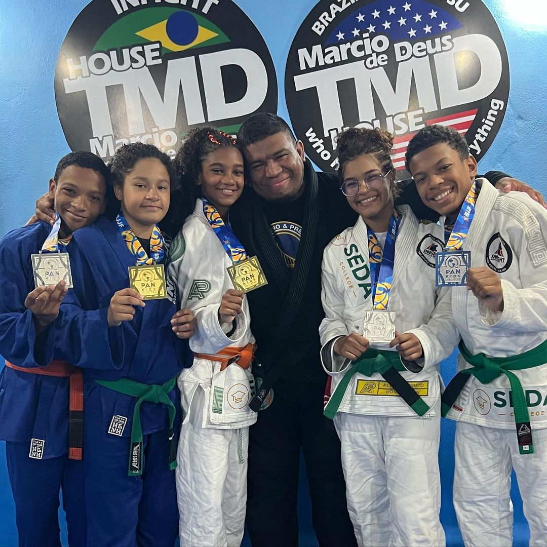 Professor Marcio de Deus e o time campeão da TMD House no Pan Kids (Foto: Arquivo pessoal)