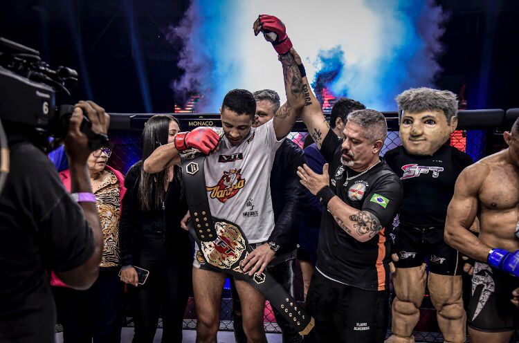 Carlos Prates roubou a cena no SFT 37 e se tornou campeão duplo (Foto divulgação SFT)