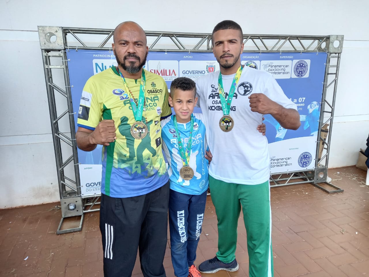 Equipe a2f Arena Osasco, do treinador Gerson (de amarelo), deu show na Copa Brasil (Foto: Arquivo pessoal)