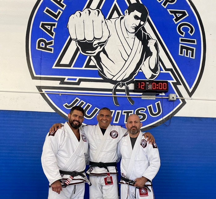 Amaury (ao centro) é pupilo de Ralph Gracie e compartilha seus ensinamentos em Portugal (Foto arquivo pessoal)