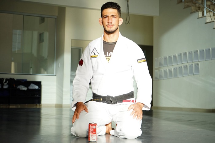 Willian Motta subiu no topo do pódio do Brasileiro de Jiu-Jitsu da CBJJE (Foto divulgação)