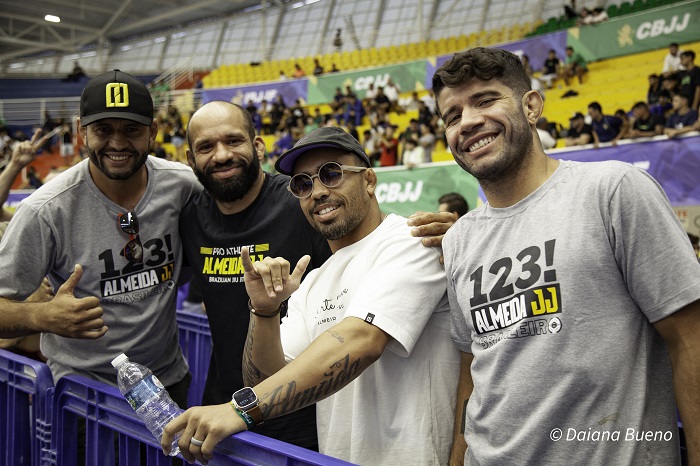 Diogo, Gustavo, Leo Lara e Caio representando a Almeida JJ no Brasileiro (Foto: @daitatame)