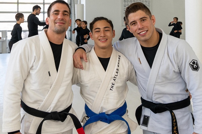 Gui Mendes, Ricardo Yoshito e Tainan Dalpra na AOJ (Foto divulgação)