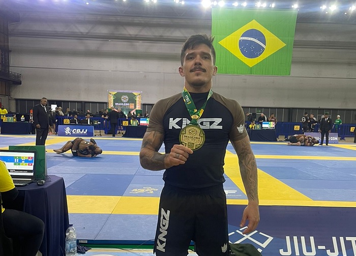 Faixa-marrom de Jiu-Jitsu, Paulo Victor vive uma temporada de títulos (Foto reprodução)