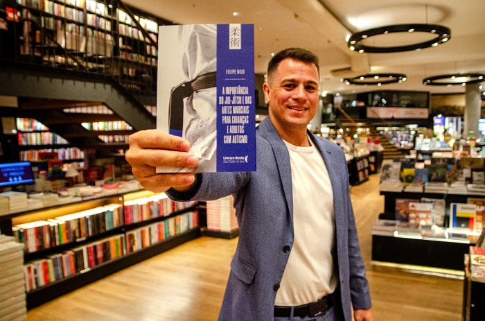 Lançamento do livro de Felipe Nilo reuniu grandes nomes das lutas (Foto divulgação)