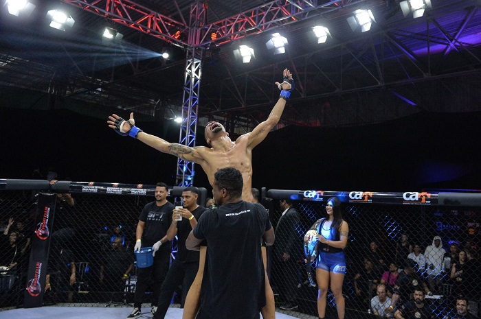 Após virada histórica, Tiago Terra Nova é o novo campeão peso-pena de MMA do SFT (Foto divulgação)