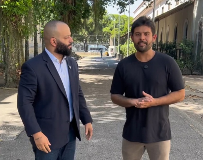 Fabrício Xavier e Felipe Teixeira exaltaram o 1º Curso Profissionalizante para Professores de Lutas e Artes Marciais (Foto reprodução)