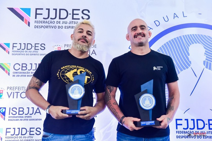 Thiago (à direita) espera bons resultados no Vitória International Cup (Foto reprodução)