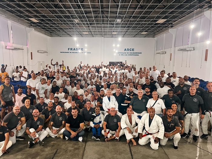 Grande Mestre João Alberto Barreto mostrou seu conhecimento sobre defesa pessoal e artes marciais (Foto: Divulgação)