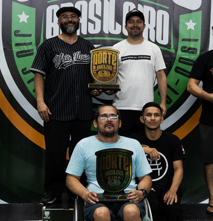 Professores celebram títulos da White House Jiu-Jitsu School (Foto divulgação)