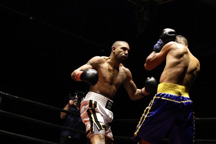Tico (de branco) deu show na estreia oficial do Outboxing Fight Night (Foto Betamax)