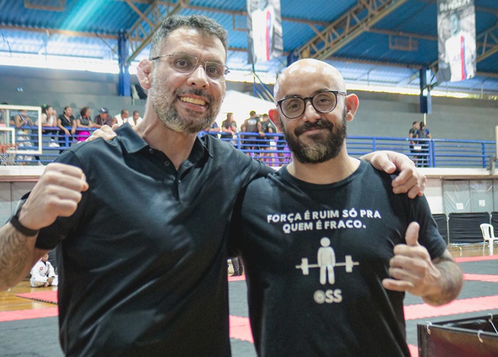Caloquinha (à esquerda) recebeu carinho do público presente no BJJ Storm XIII (Foto Alberto Barbosa / BJJ Storm)