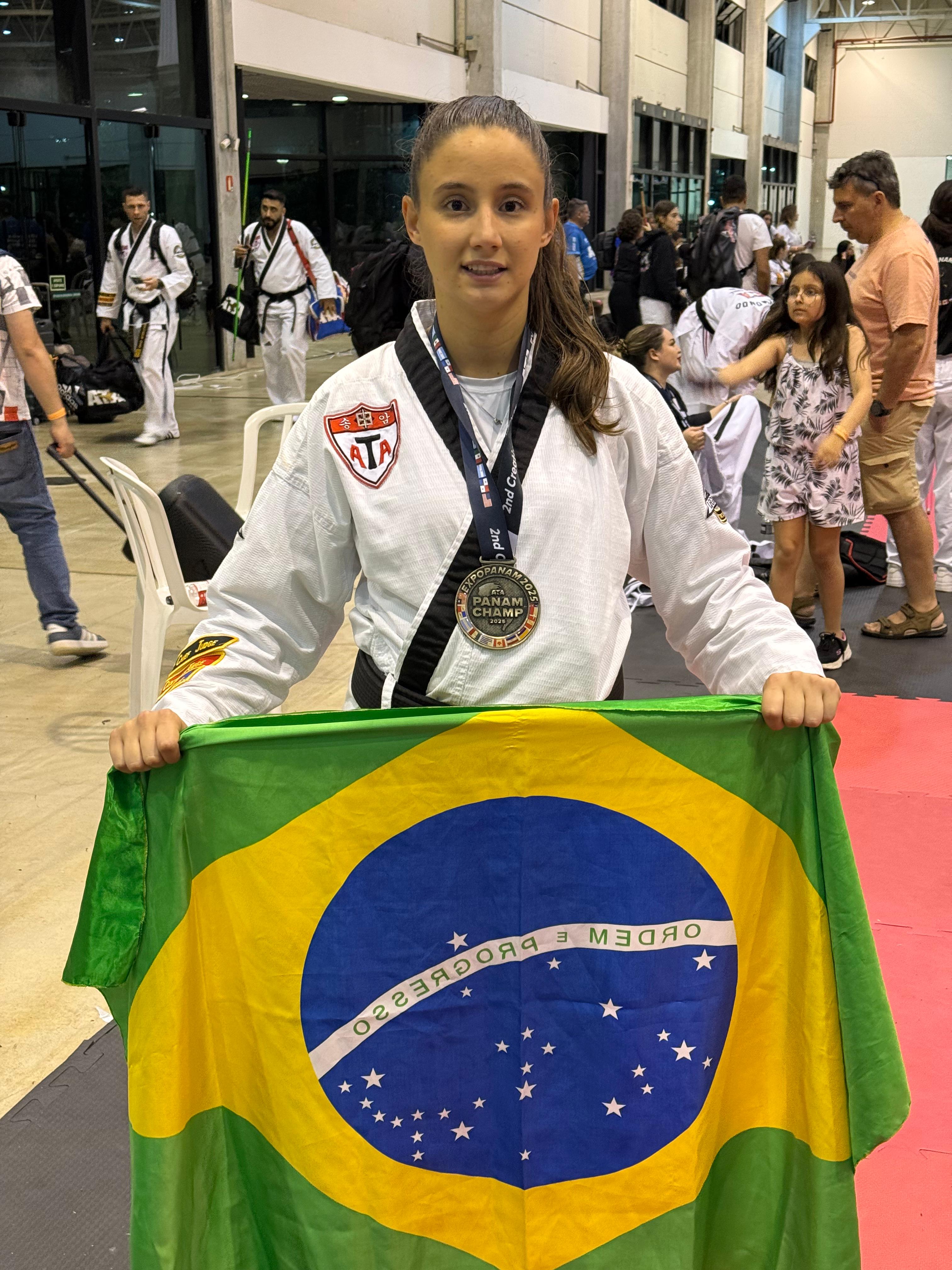 Amabily Spinosa garante a prata no Pan-Americano de Taekwondo (Foto reprodução)