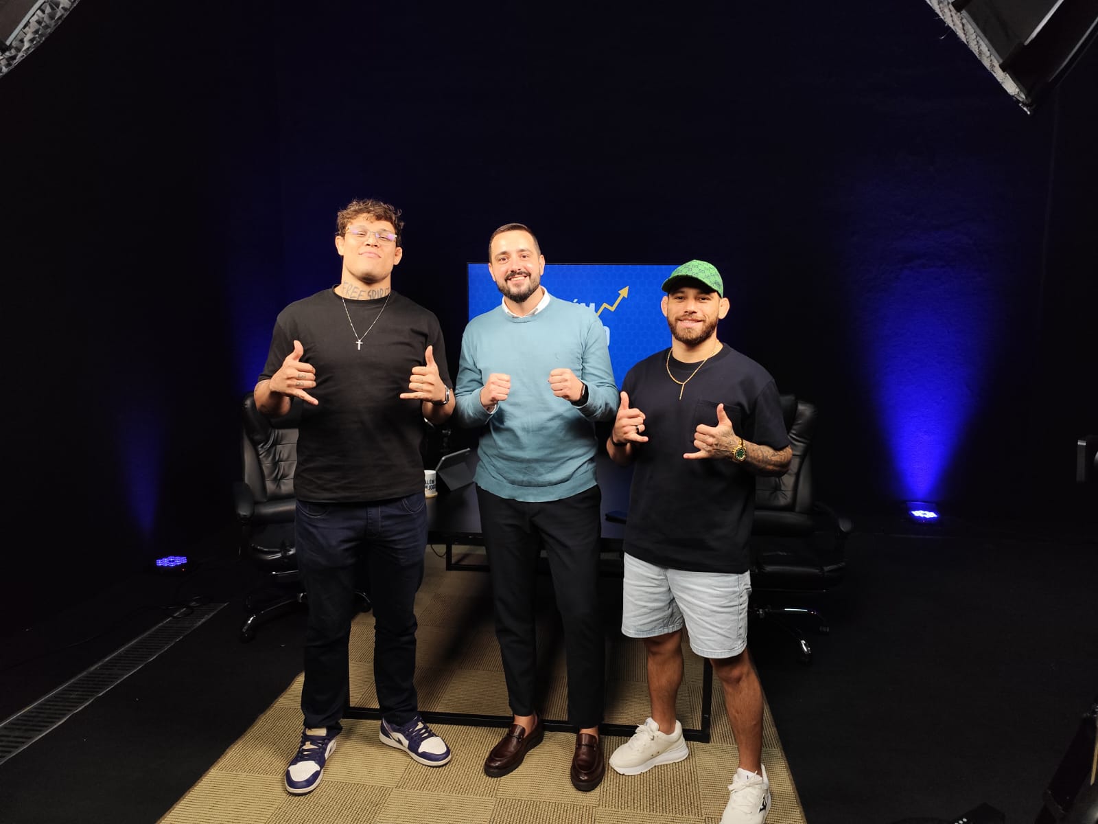 Caio Borralho (à esquerda) é um dos destaques do Brasil no UFC hoje (Foto reprodução)