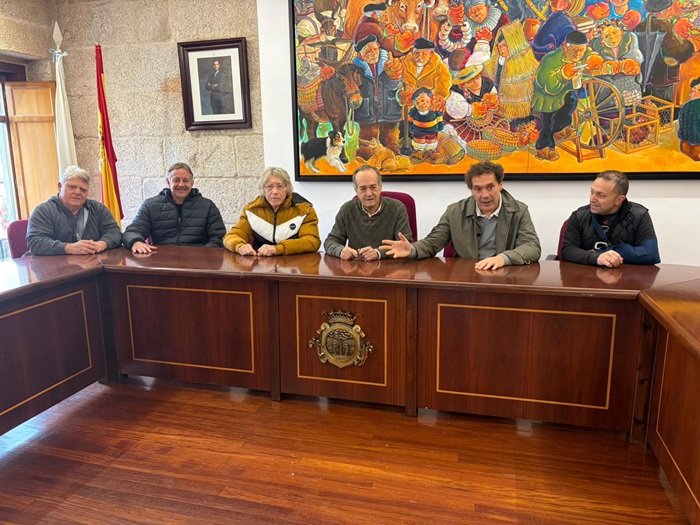 Reyson Gracie foi homenageado durante encontro da ISBJJA com a Prefeitura de Carballiño (Foto: Reprodução)