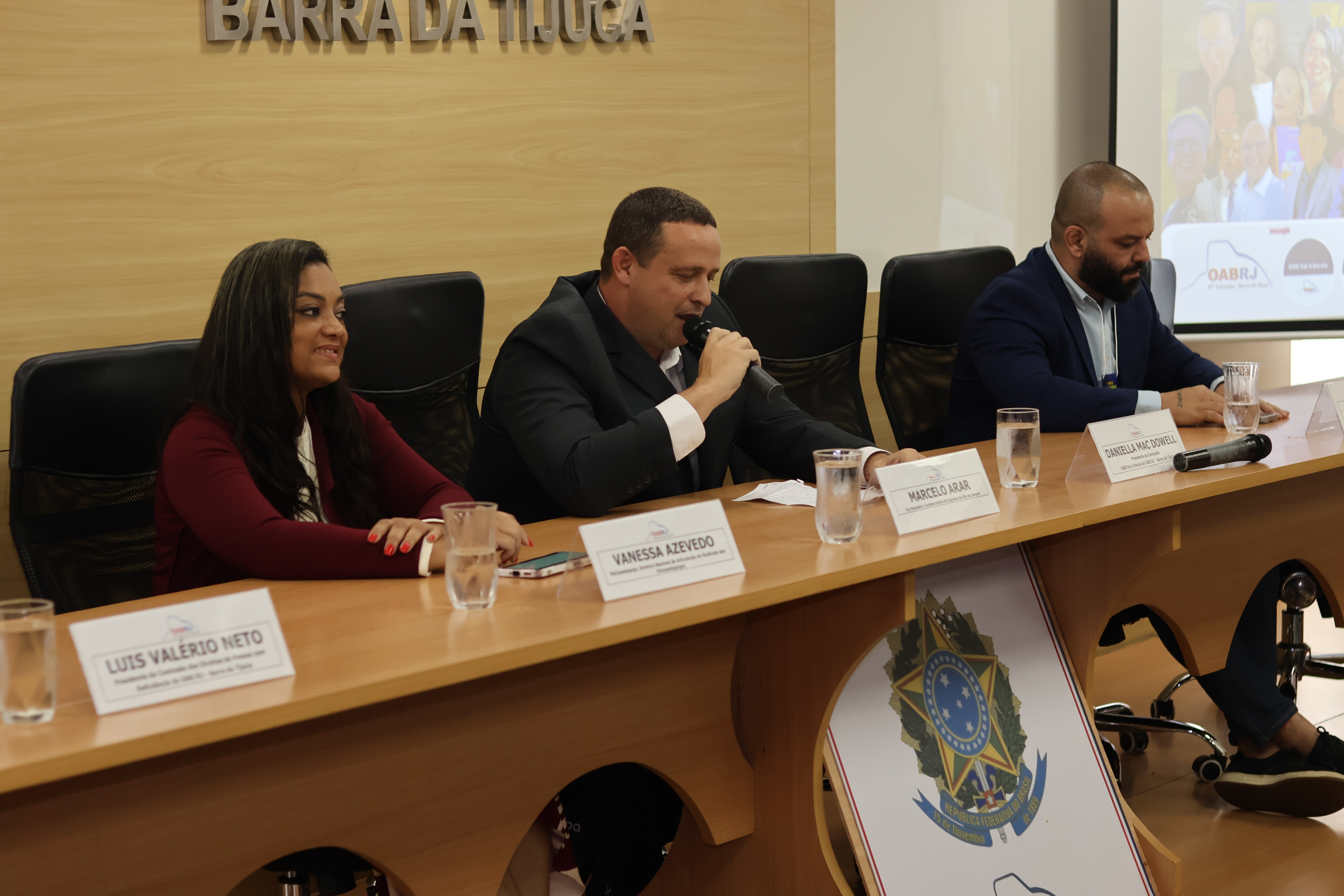 Marcelo Arar e Fabrício Xavier em encontro durante a homenagem (Foto: Paula Fairbairn)