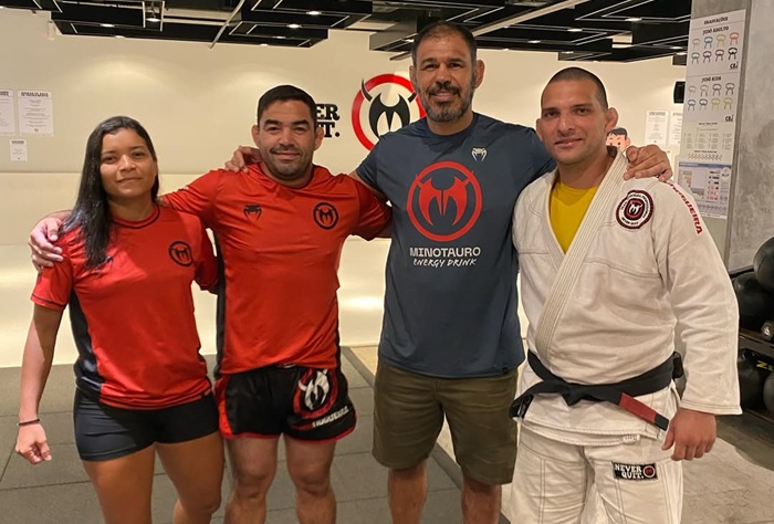 Vitor Ávila (à direita) assume como novo head coach da Team Nogueira (Foto: Reprodução)