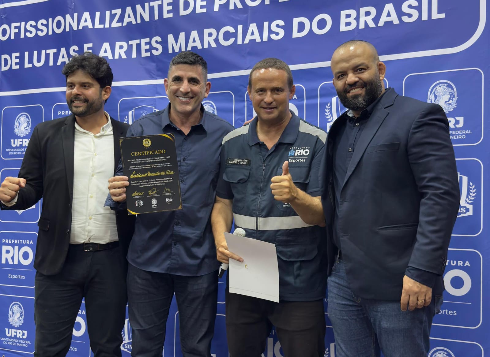 Responsáveis celebraram o sucesso do 1º Curso Profissionalizante de Artes Marciais (Foto: Gabriel Chilleli)