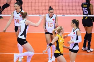 Vakifbank-vira-sobre-o-Fener-e-lidera-na-Turquia